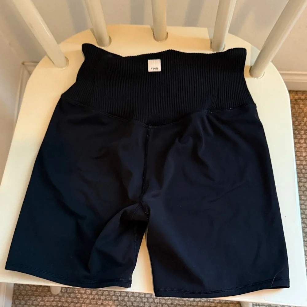 Vuori Women's Black Bike Shorts - Picture 1 of 3